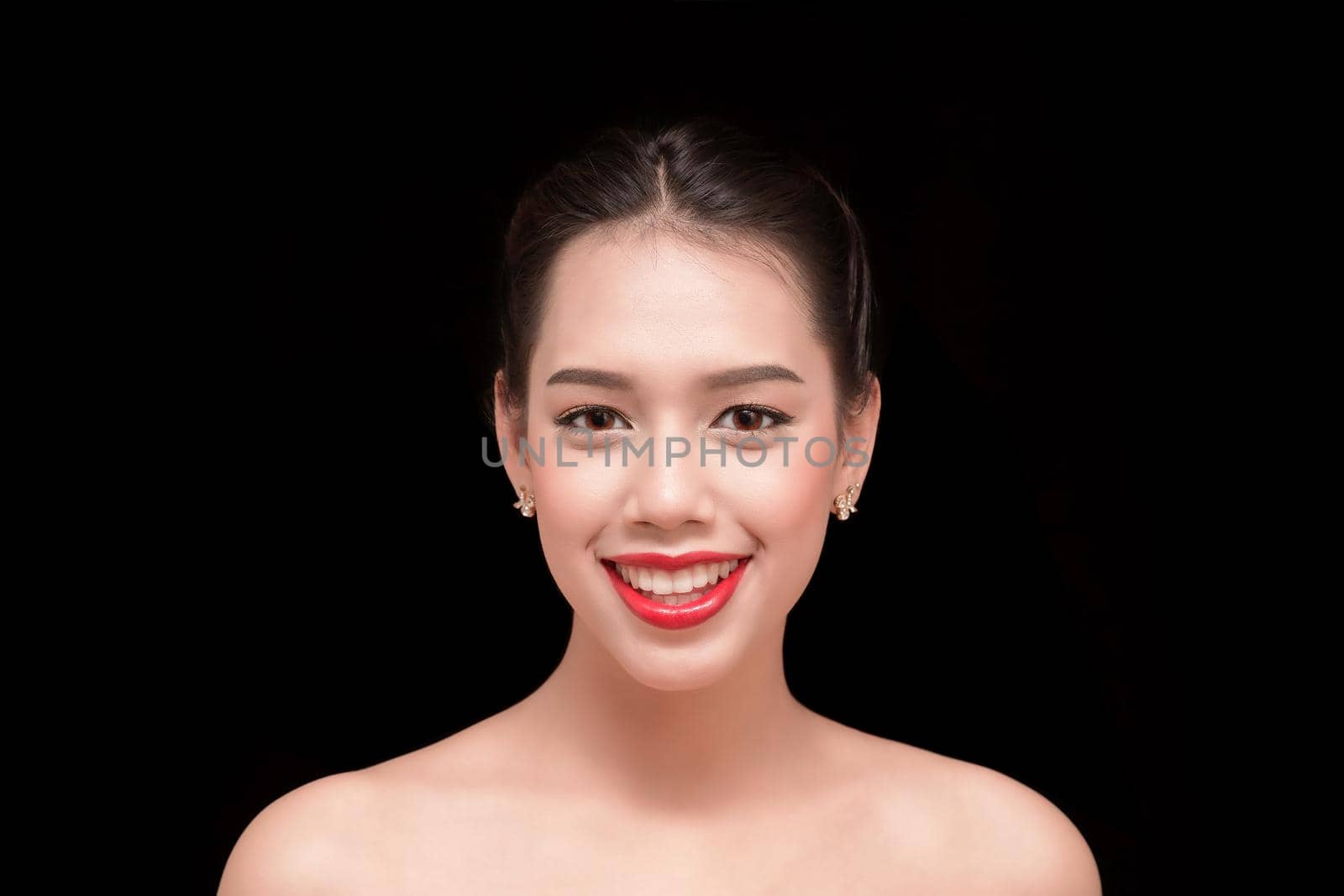 Young beautiful woman face portrait with healthy skin