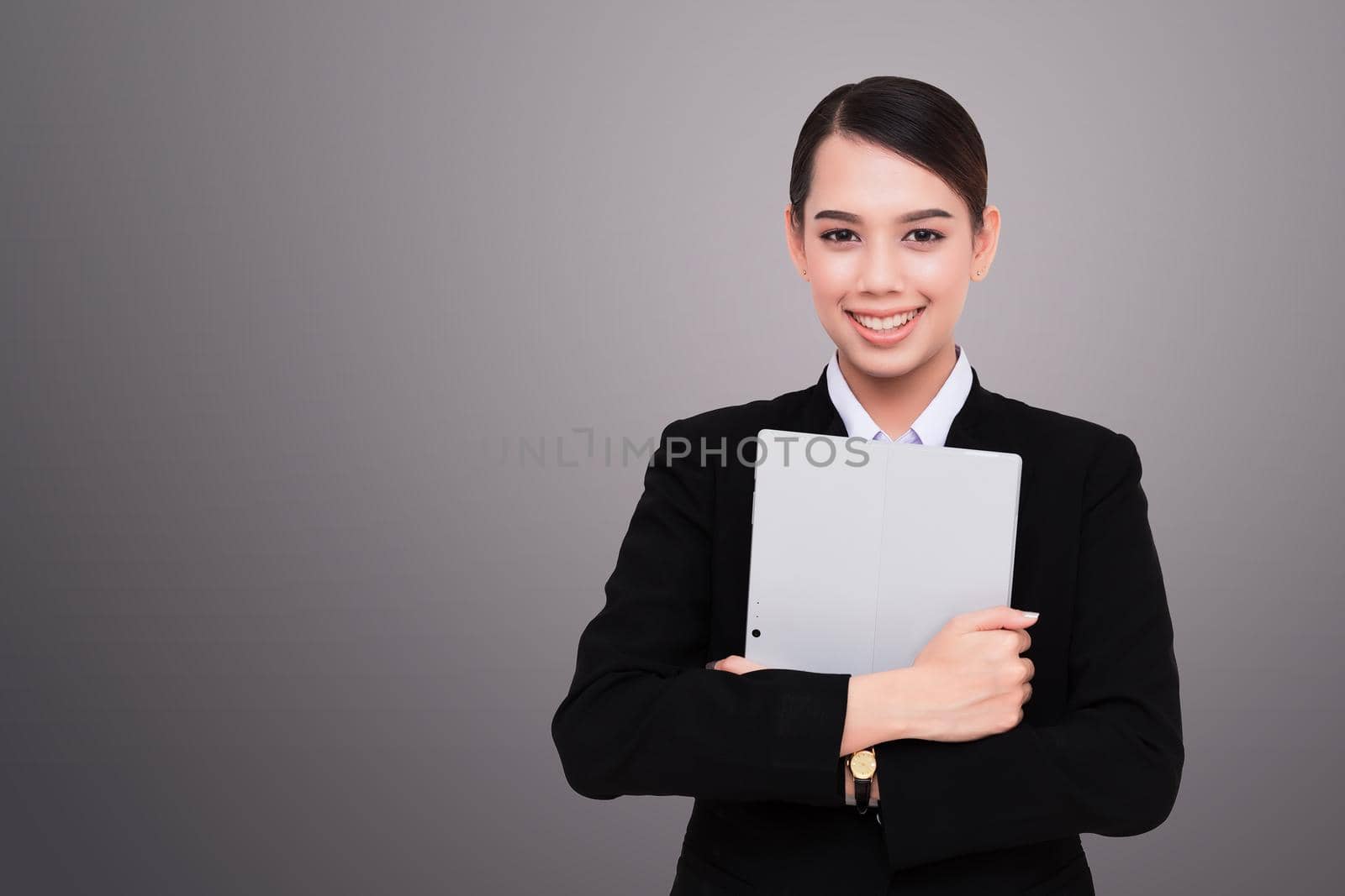 Portrait of beautiful young woman holding digital tablet