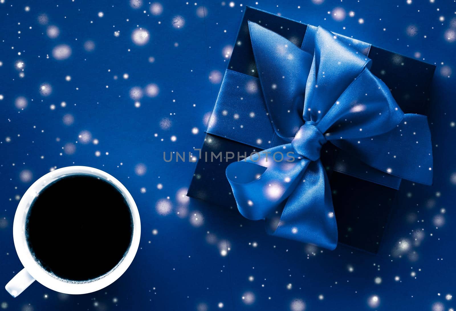 Hot drink, luxury festive menu and Valentines Day card concept - Winter holiday gift box, coffee cup and glowing snow on blue flatlay background, Christmas time present surprise