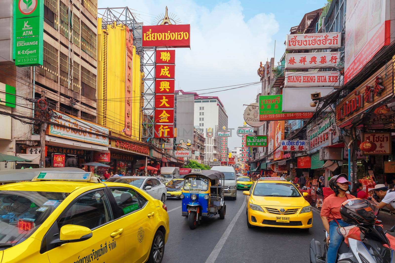 BANGKOK, THAILAND - 22 Dec 2018  : The China Town of thailand on Yaowarat Road .