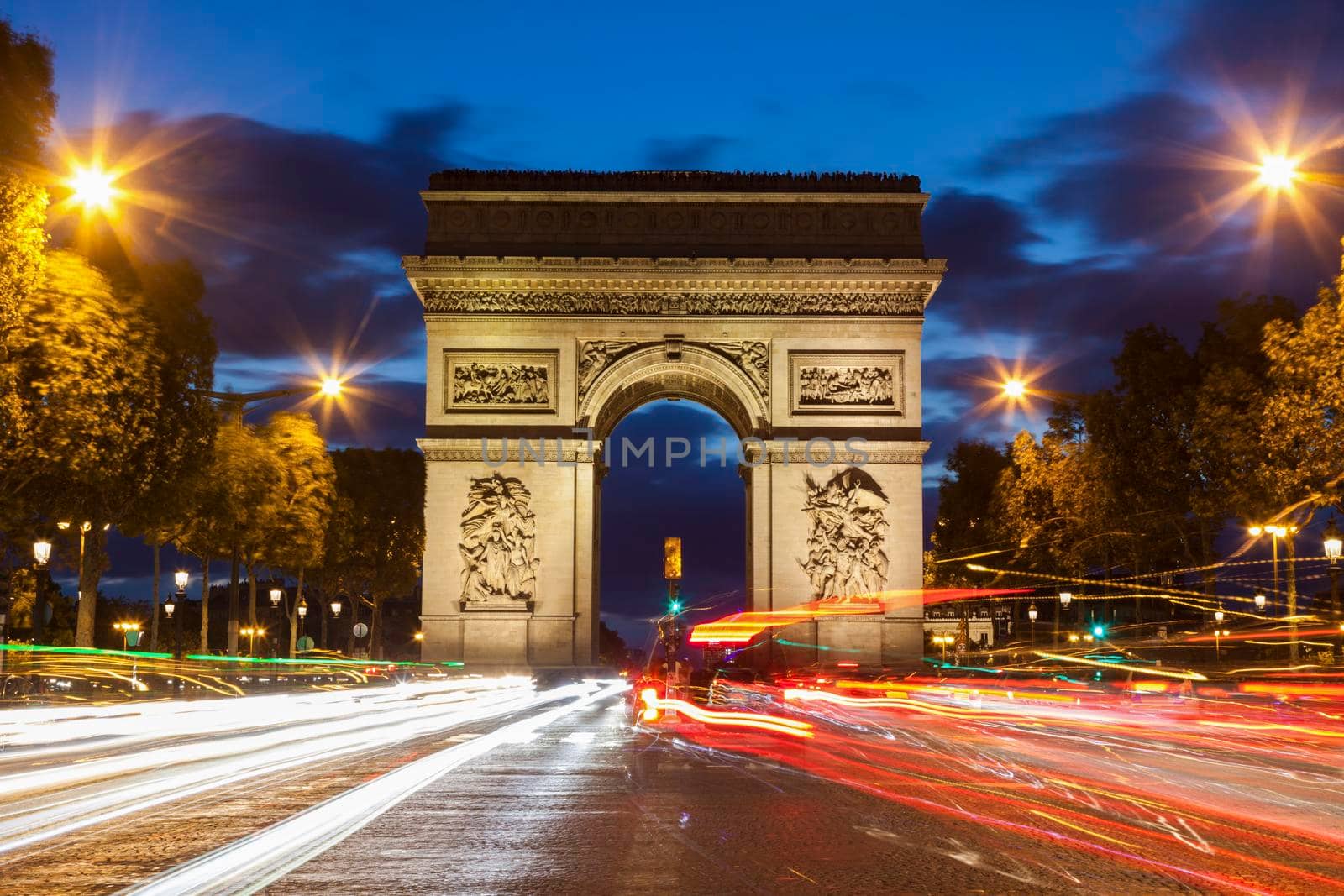 Arc de Triomphe in Paris seen at night. Paris, Ile-de-France, France.