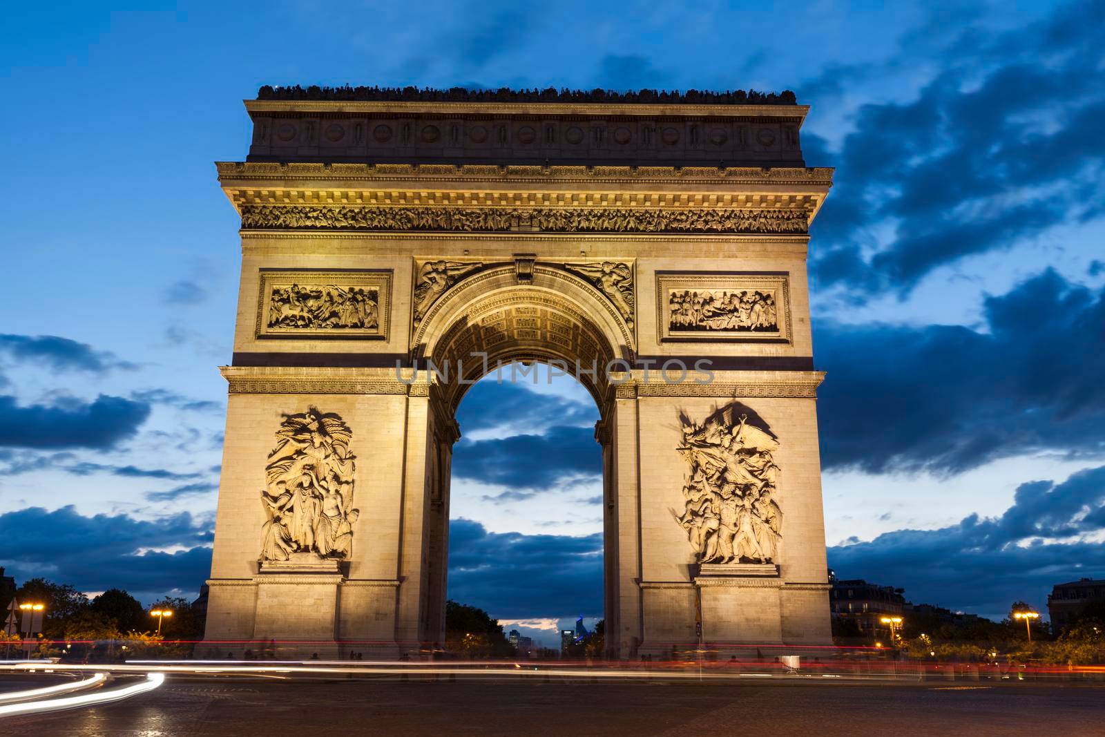 Arc de Triomphe in Paris seen at night. Paris, Ile-de-France, France.