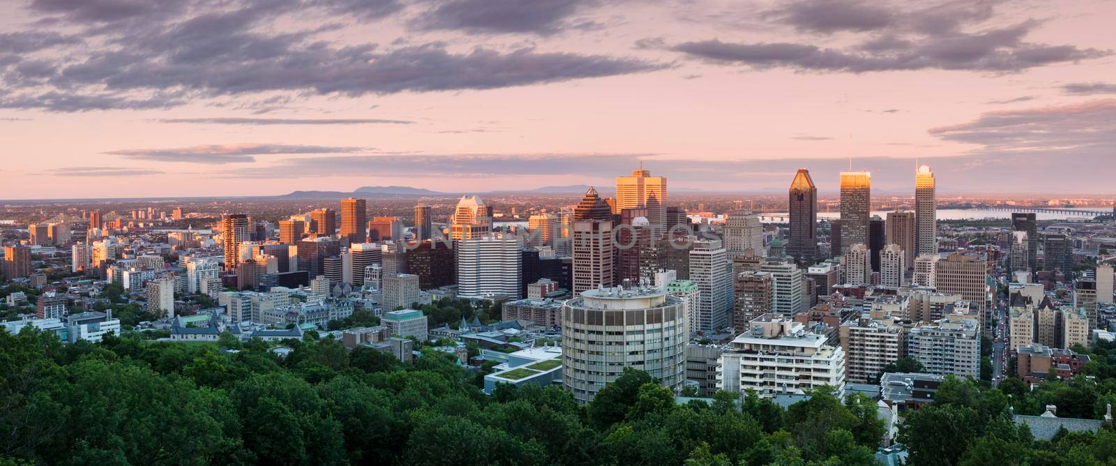 Panorama of Montreal at sunset by benkrut