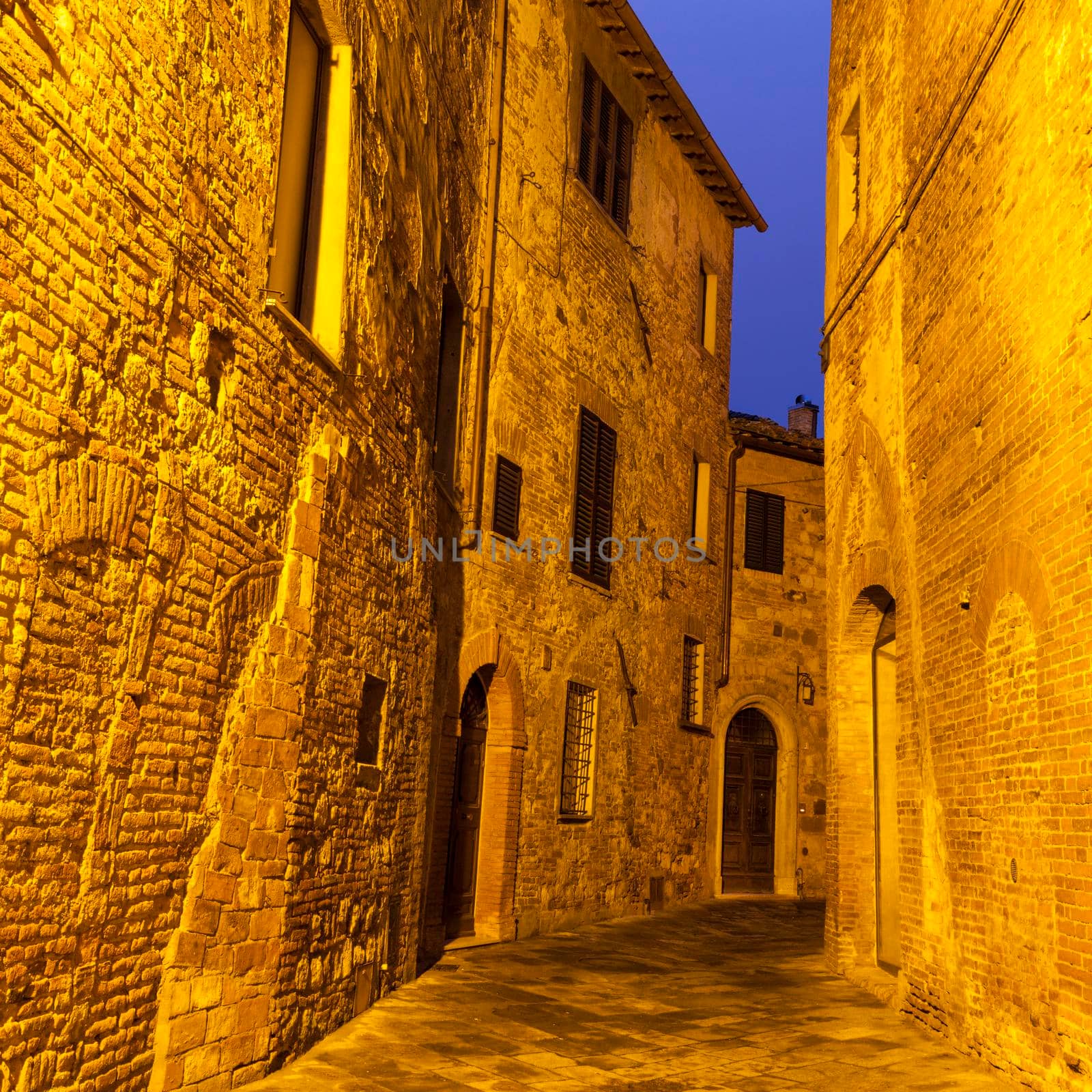 Montepulciano - old town by benkrut