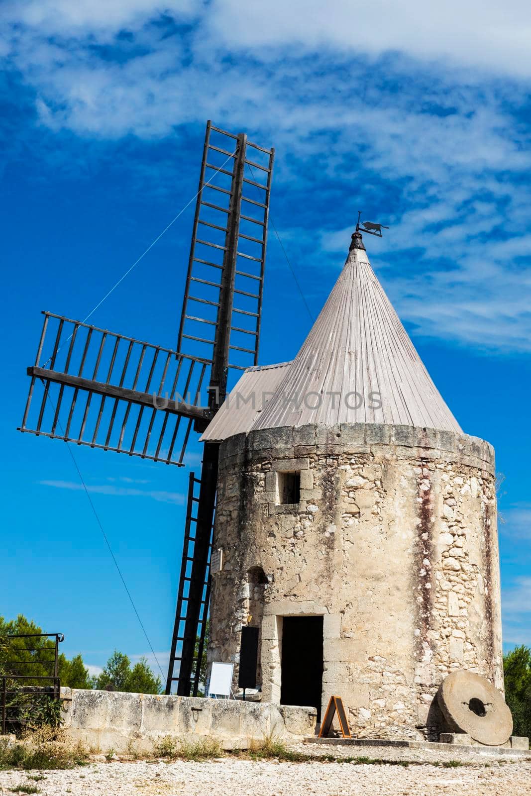 Moulin de Daudet. Fontvieille, Provence-Alpes-Cote d'Azur, France.