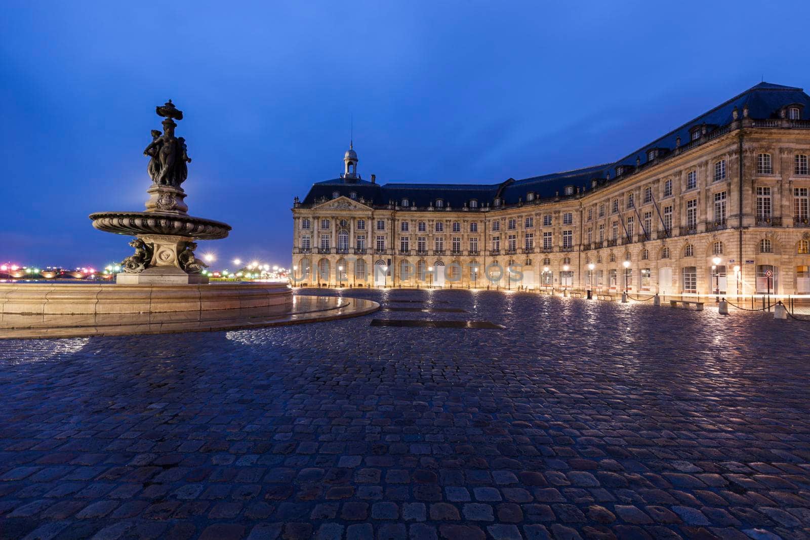 Fontaine des Trois Graces on Place de la Bourse in Bordeaux. Bordeaux, Nouvelle-Aquitaine, France.