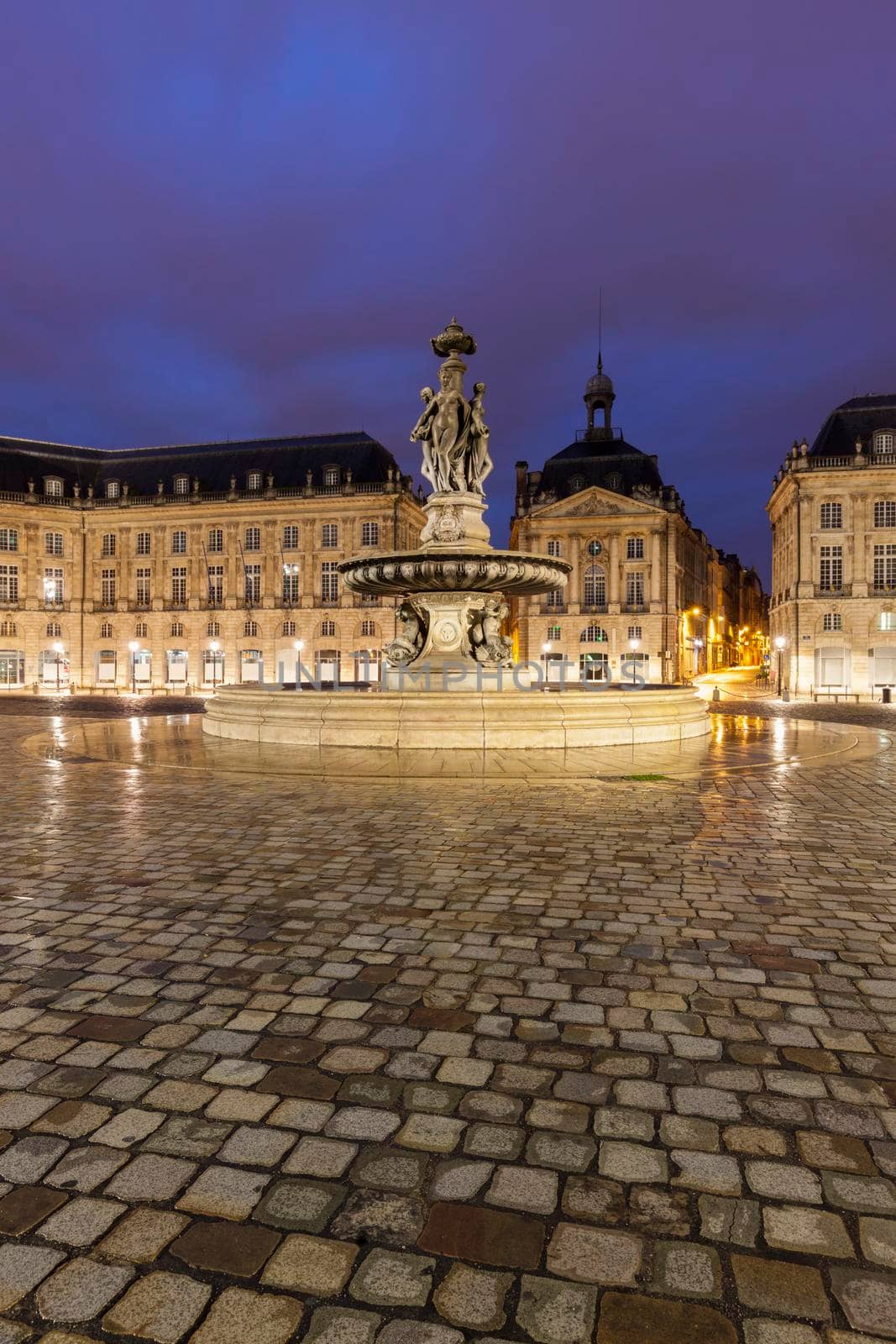 Place de la Bourse in Bordeaux by benkrut