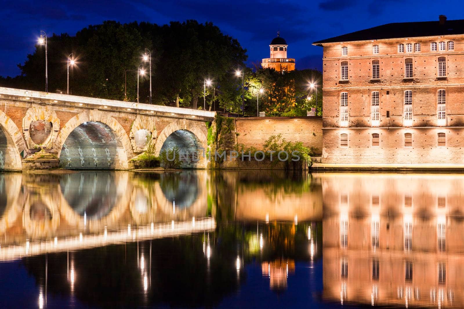 Pont Neuf and old water tower in Toulouse. Toulouse, Occitanie, France.
