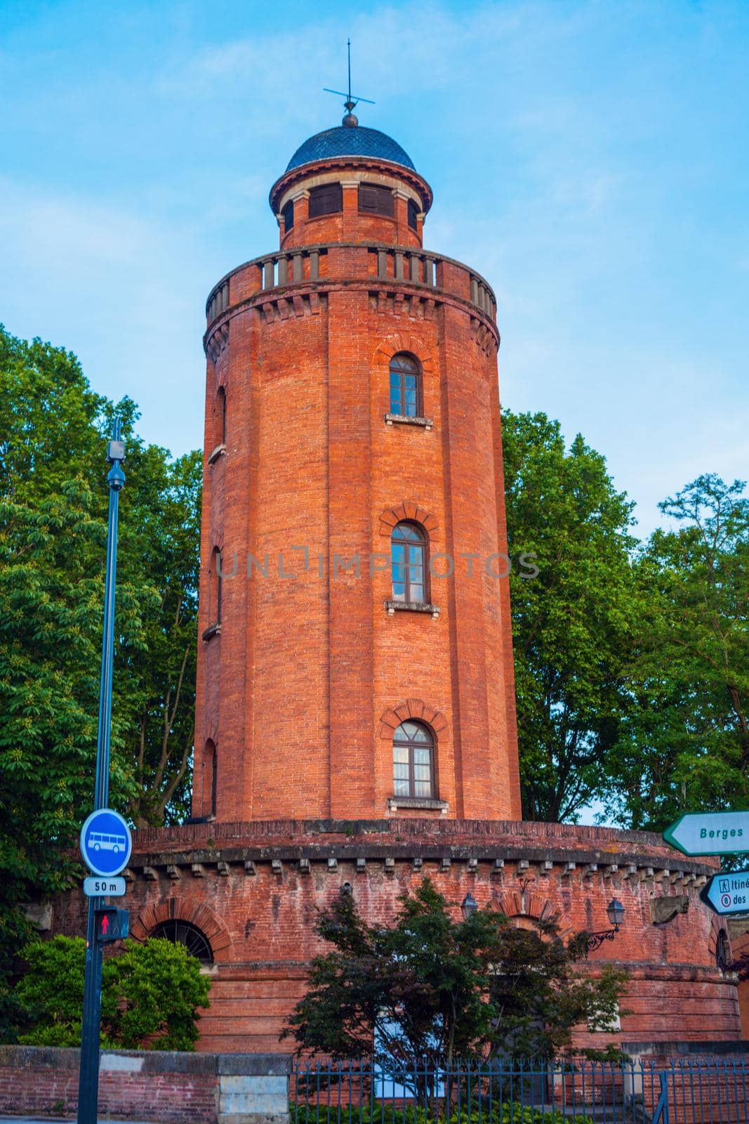 Old water tower in Toulouse by benkrut