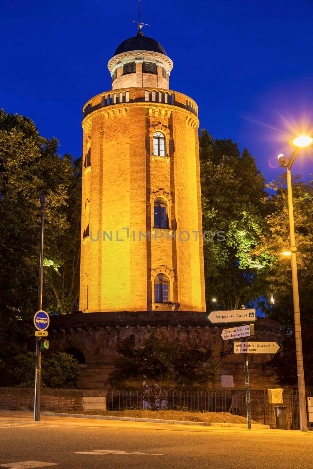 Old water tower in Toulouse by benkrut