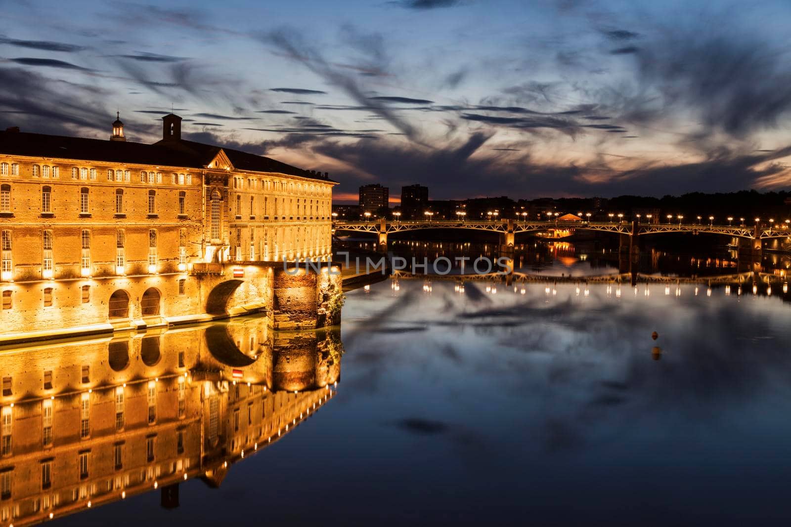 Pont Saint Pierre and Hotel Dieu Saint Jacques - old hospital in Toulouse. Toulouse, Occitanie, France.