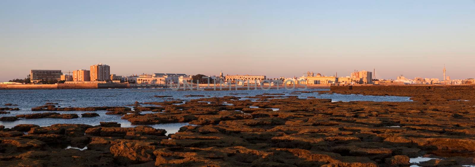 Panorama of Cadiz by benkrut