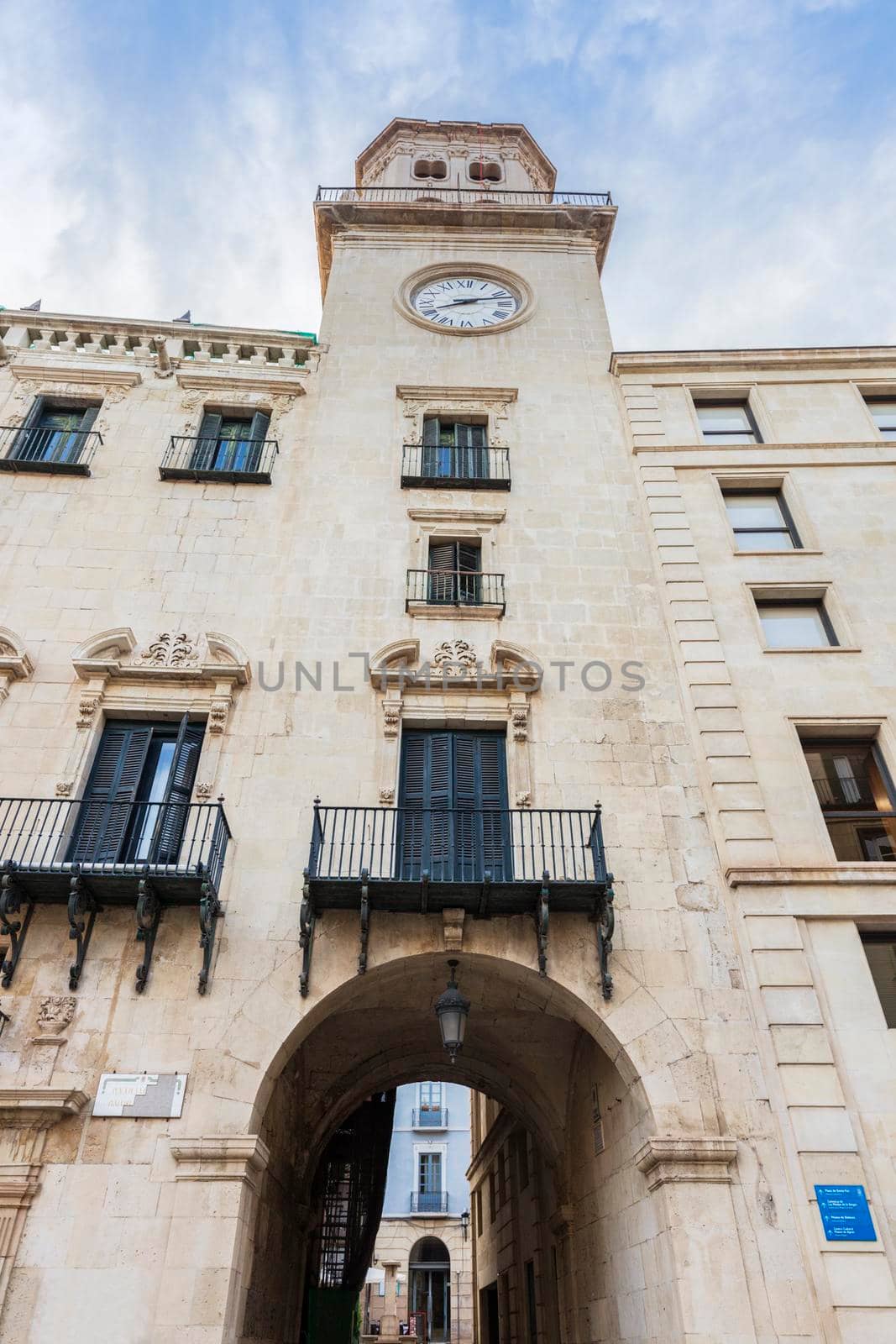 Alicante City Hall  by benkrut