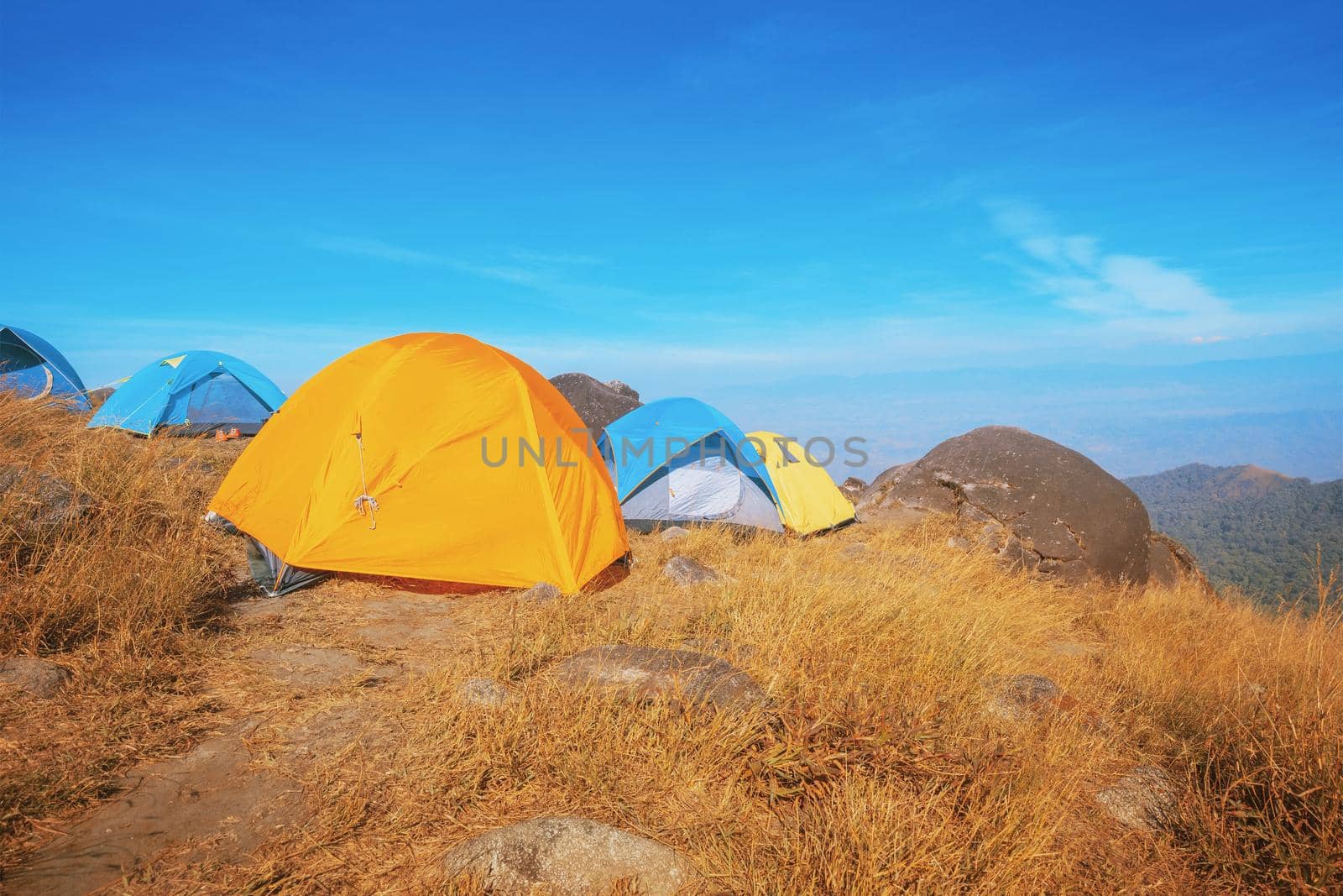 Set up a tent on the hill Full of grasslands