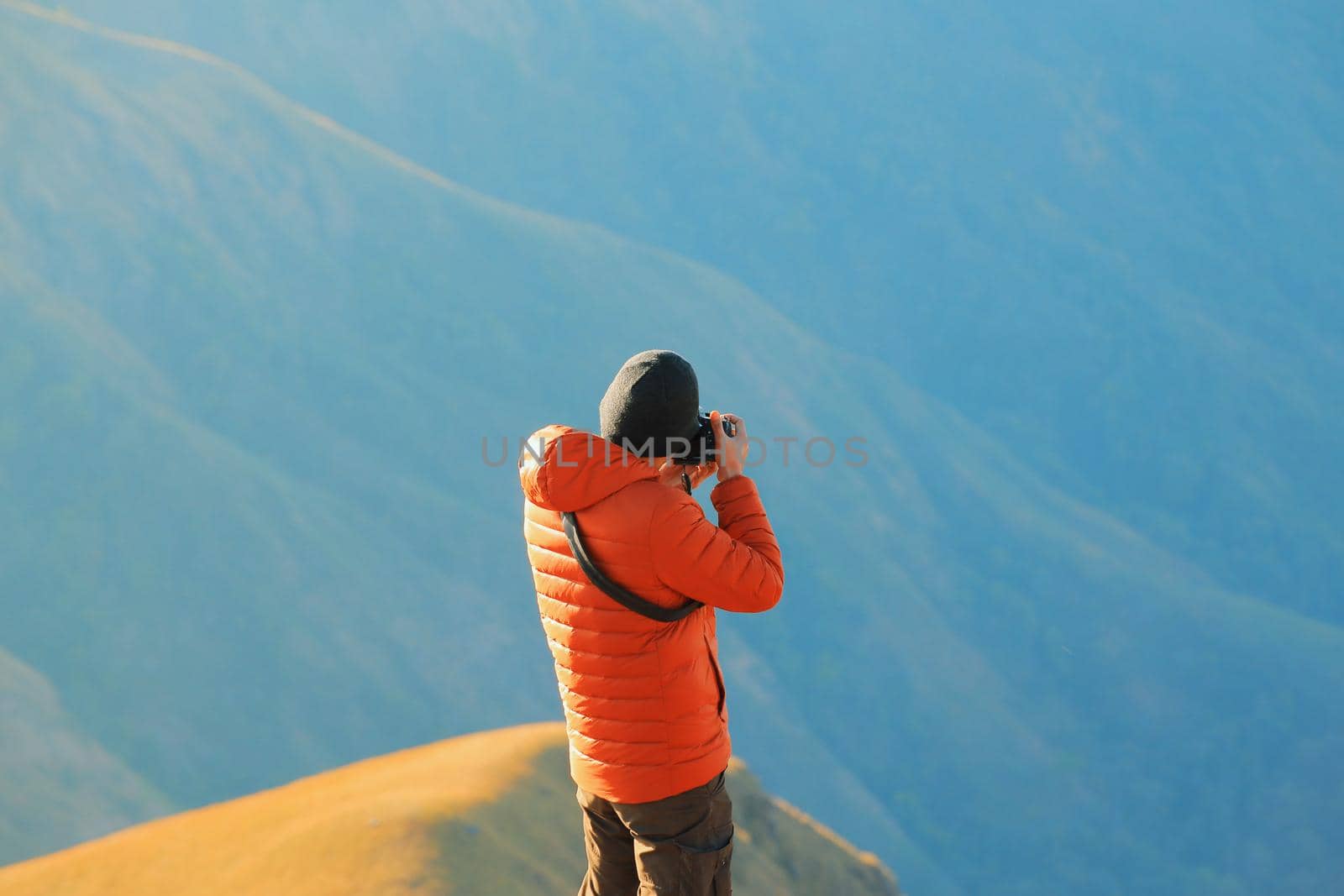 The cameraman was waiting to capture the sunrise in the morning.