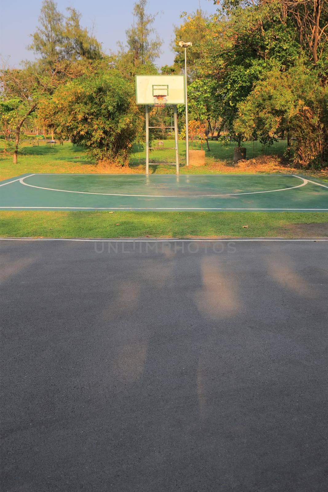 Basketball court That has only one basketball hoop in the park