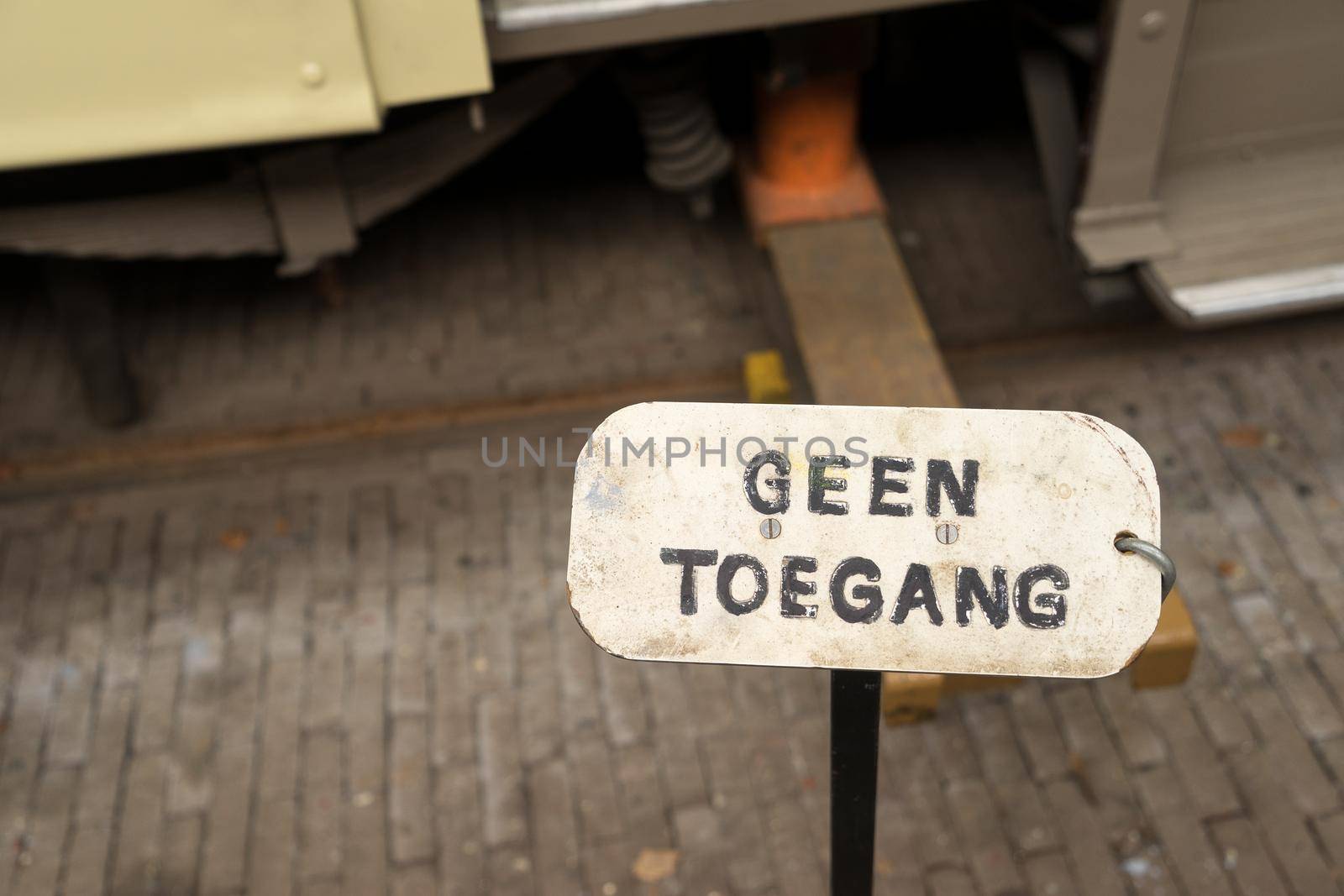 Sign stating No acces in Dutch on a black and white metal plate