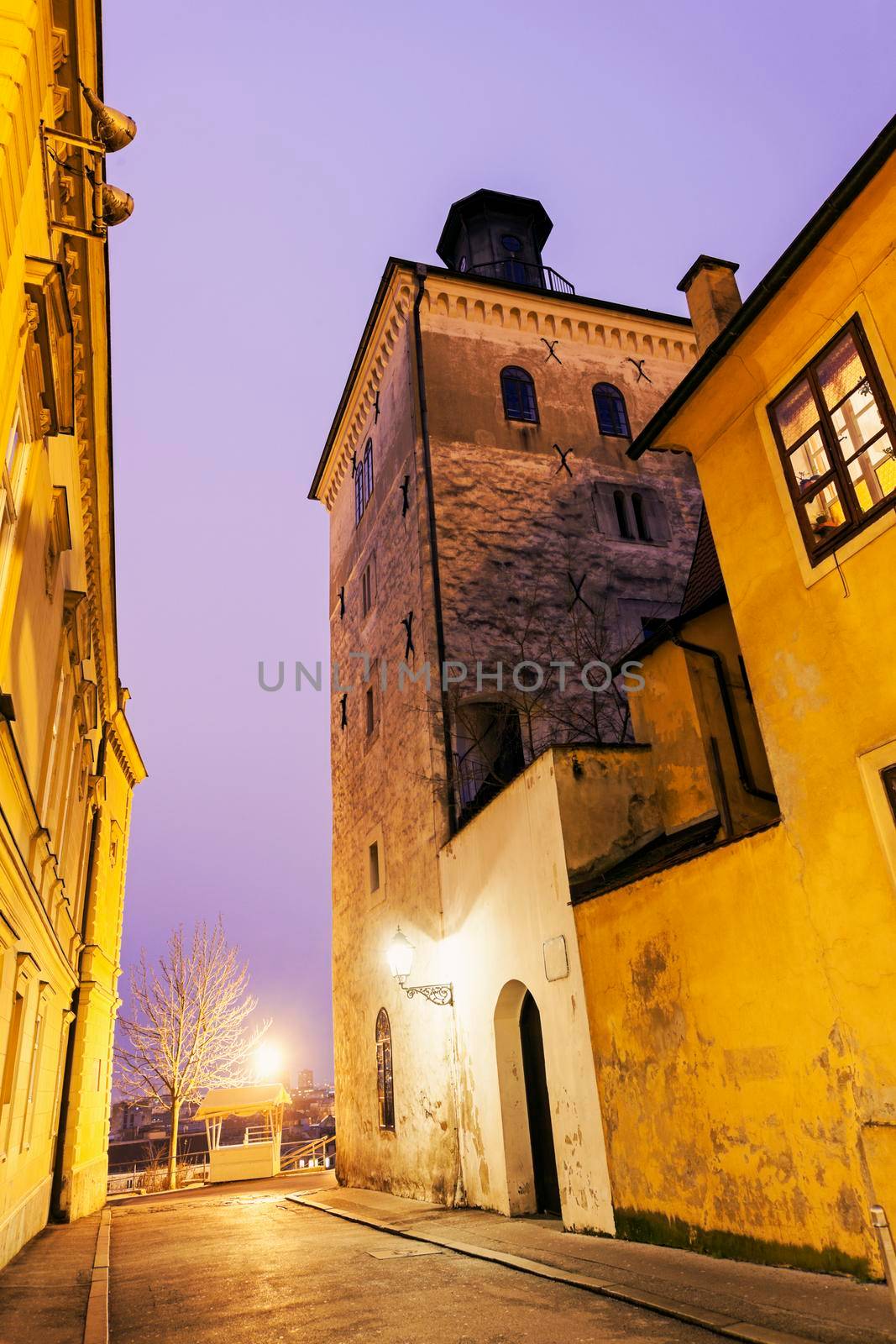 Lotrscak Tower in Zagreb  by benkrut