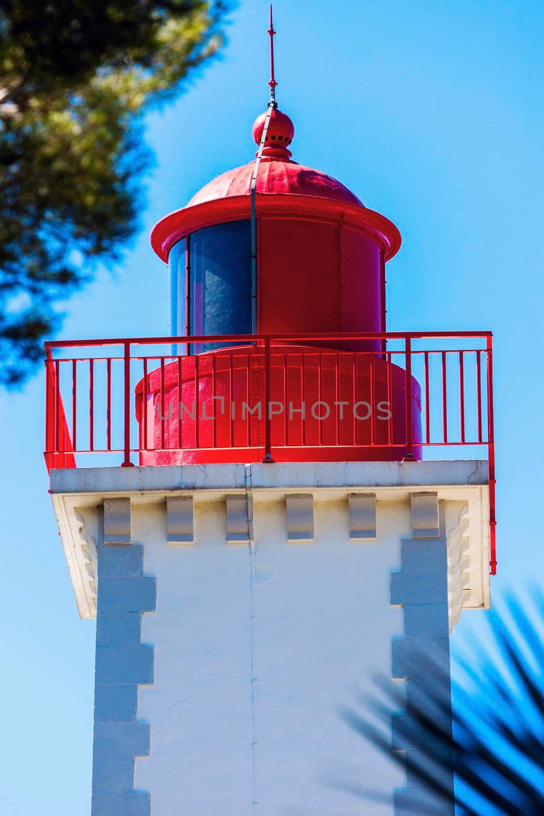 Lighthouse of Agay by benkrut