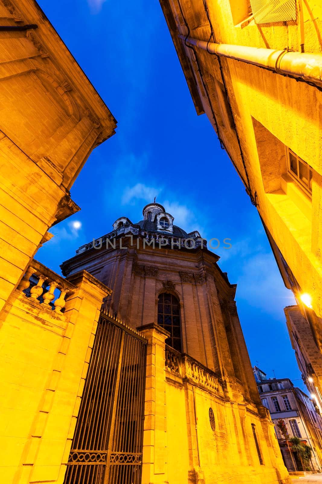 Old architecture of Montpellier by benkrut