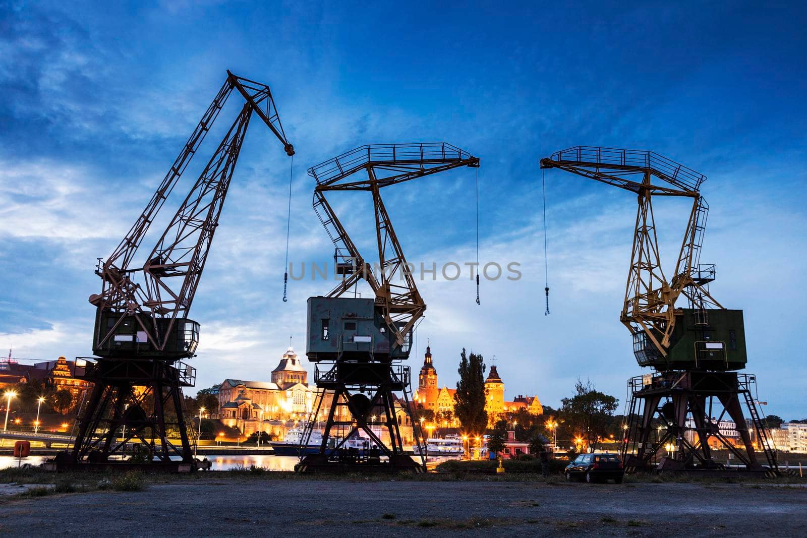 Old cranes in Szczecin by benkrut