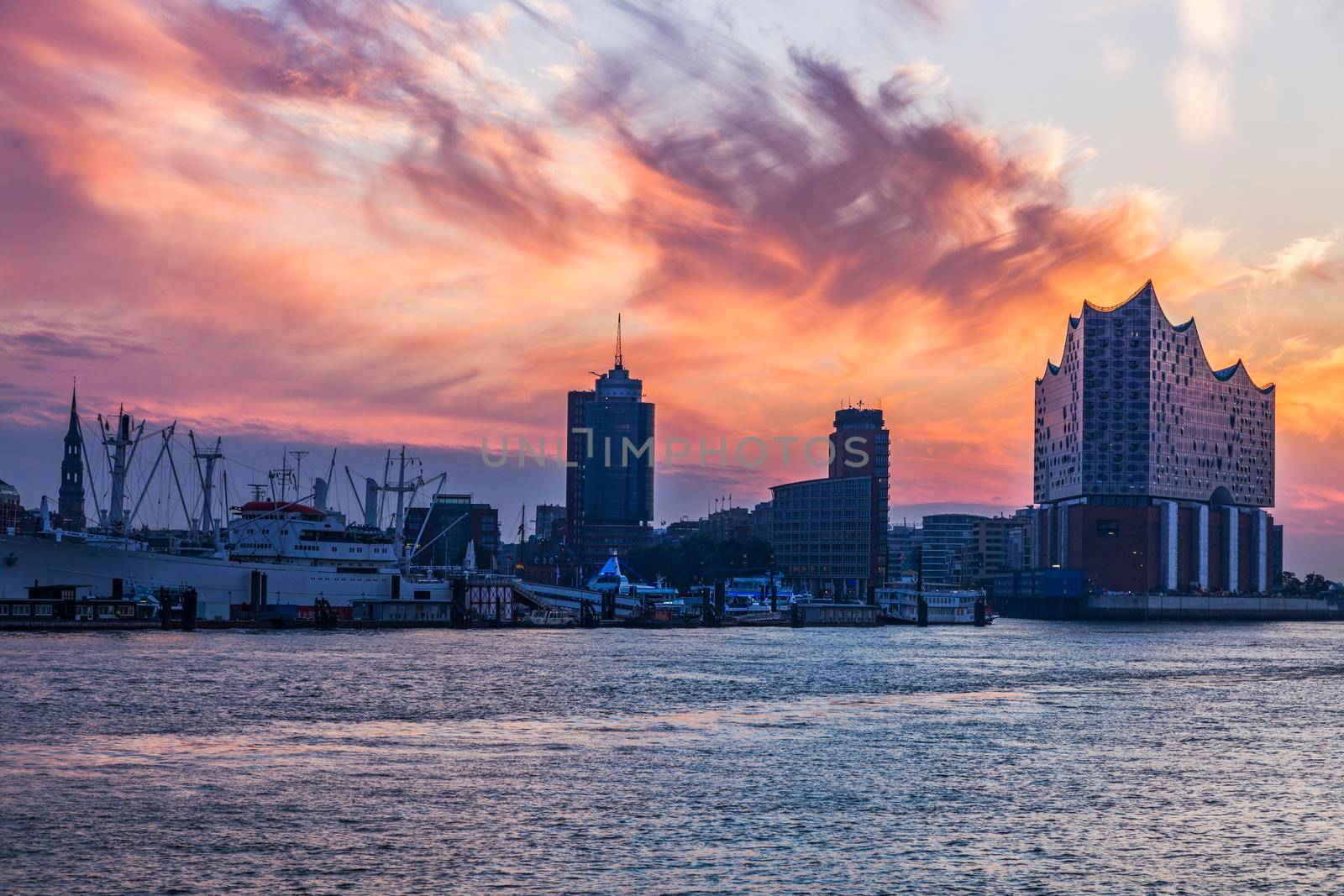 Sunrise in Hamburg - seen accros Elbe River. Hamburg, Germany