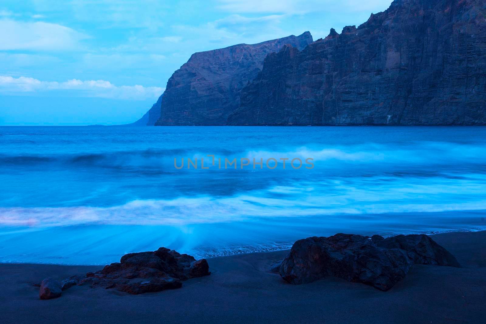 The cliffs of Los Gigantes at dawn by benkrut
