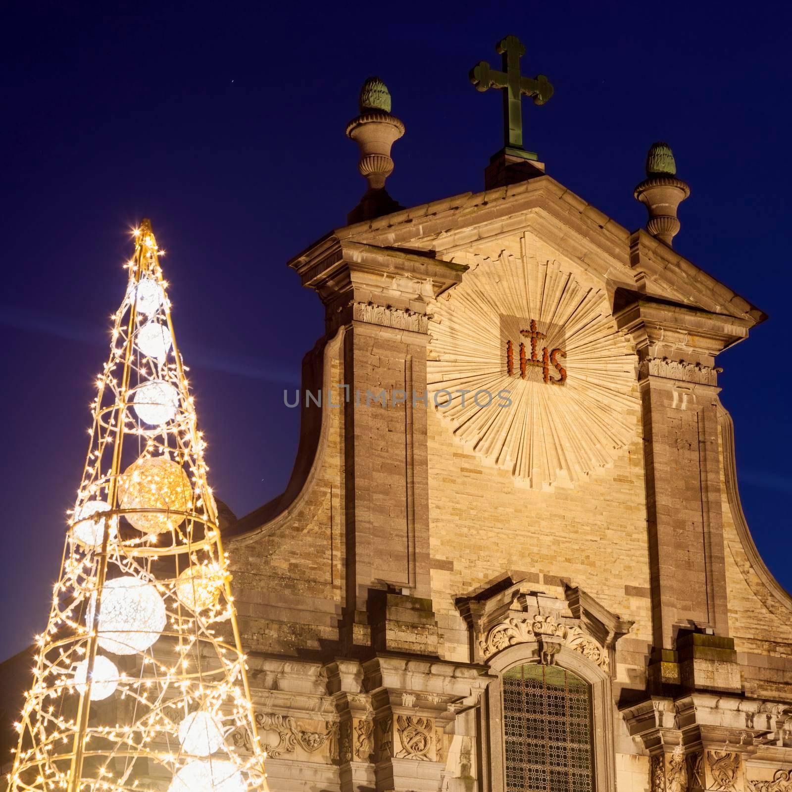 Church of Saints Peter and Paul on Veemarkt in Mechelen by benkrut