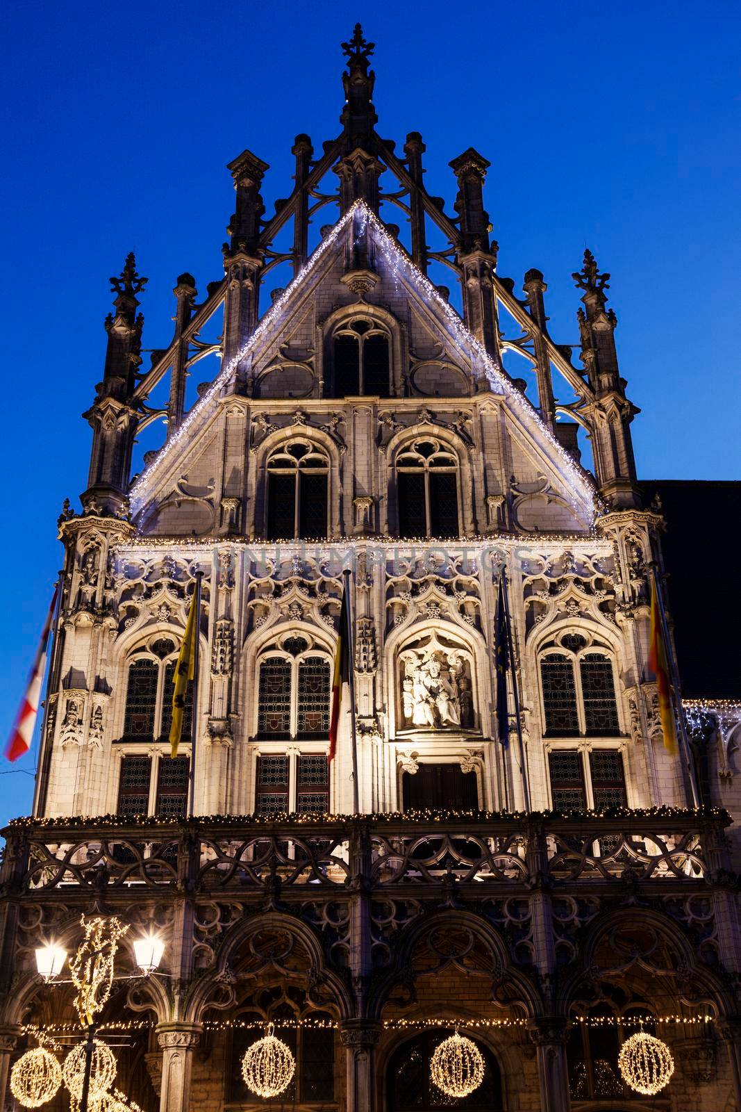 Mechelen City Hall by benkrut