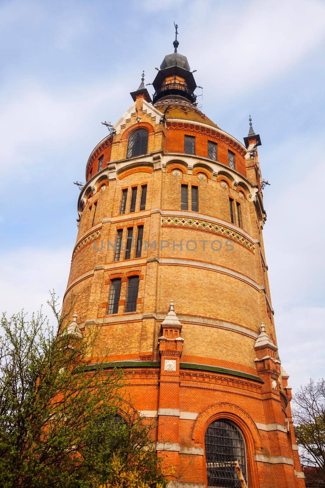 Wasserturm in Vienna by benkrut