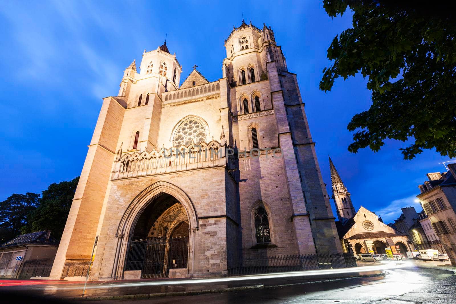 St Benigne Cathedral in Dijon by benkrut