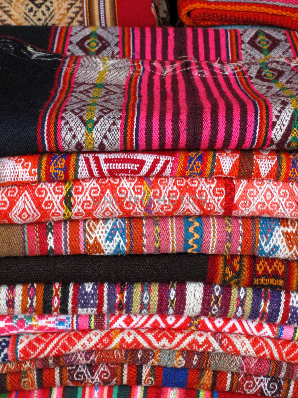 Peruvian Hand Made Woolen Fabric by aroas