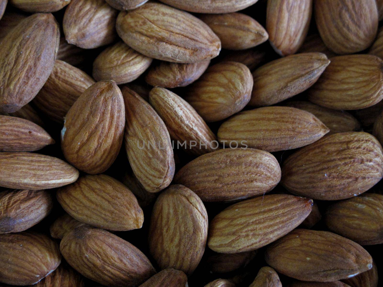 Almonds by aroas