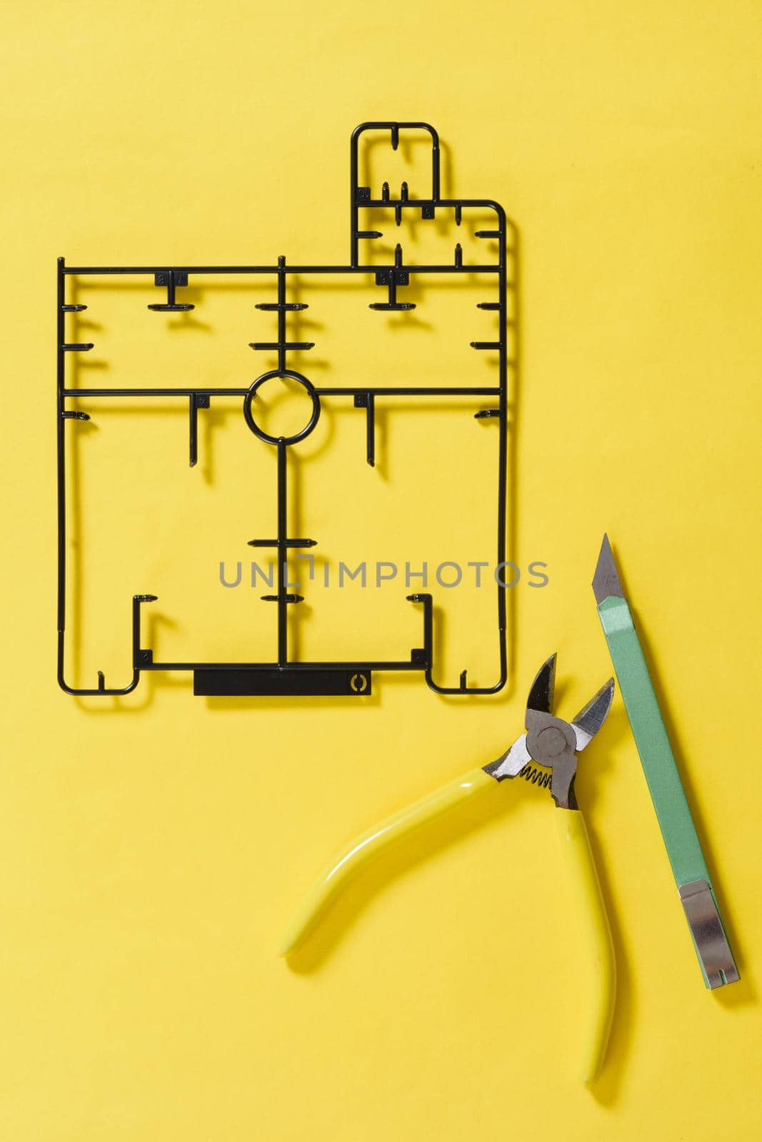 isolate plastic sprue of model kit by norgal