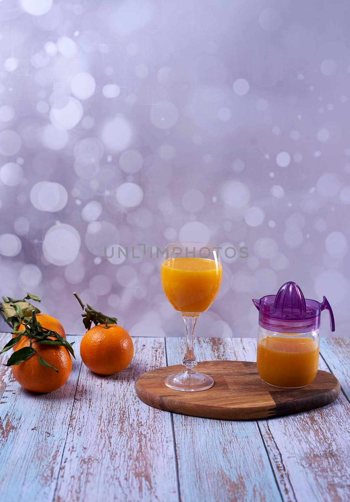 Orange juice with several oranges by raul_ruiz