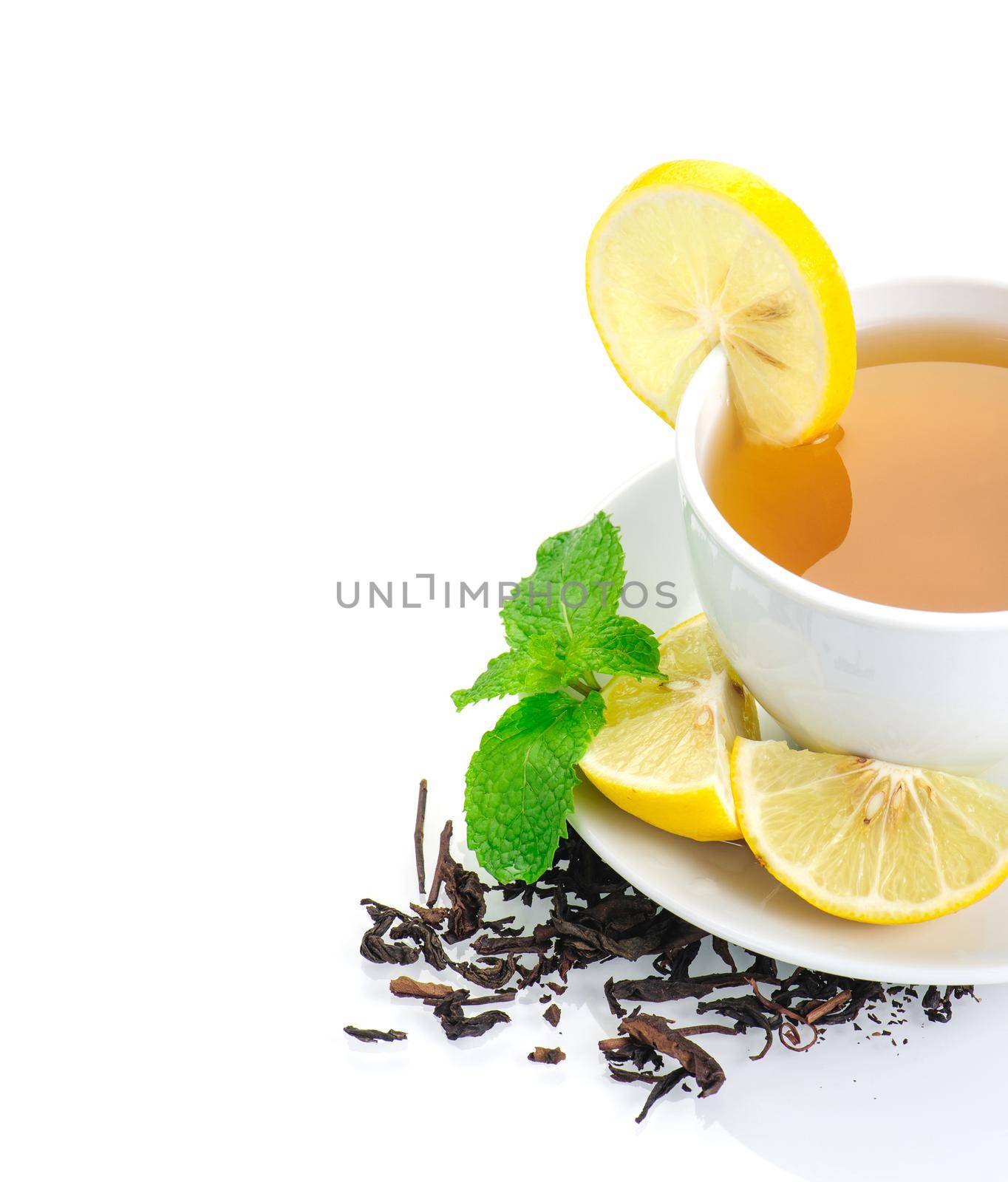 a cup of lemon tea with sliced lemon