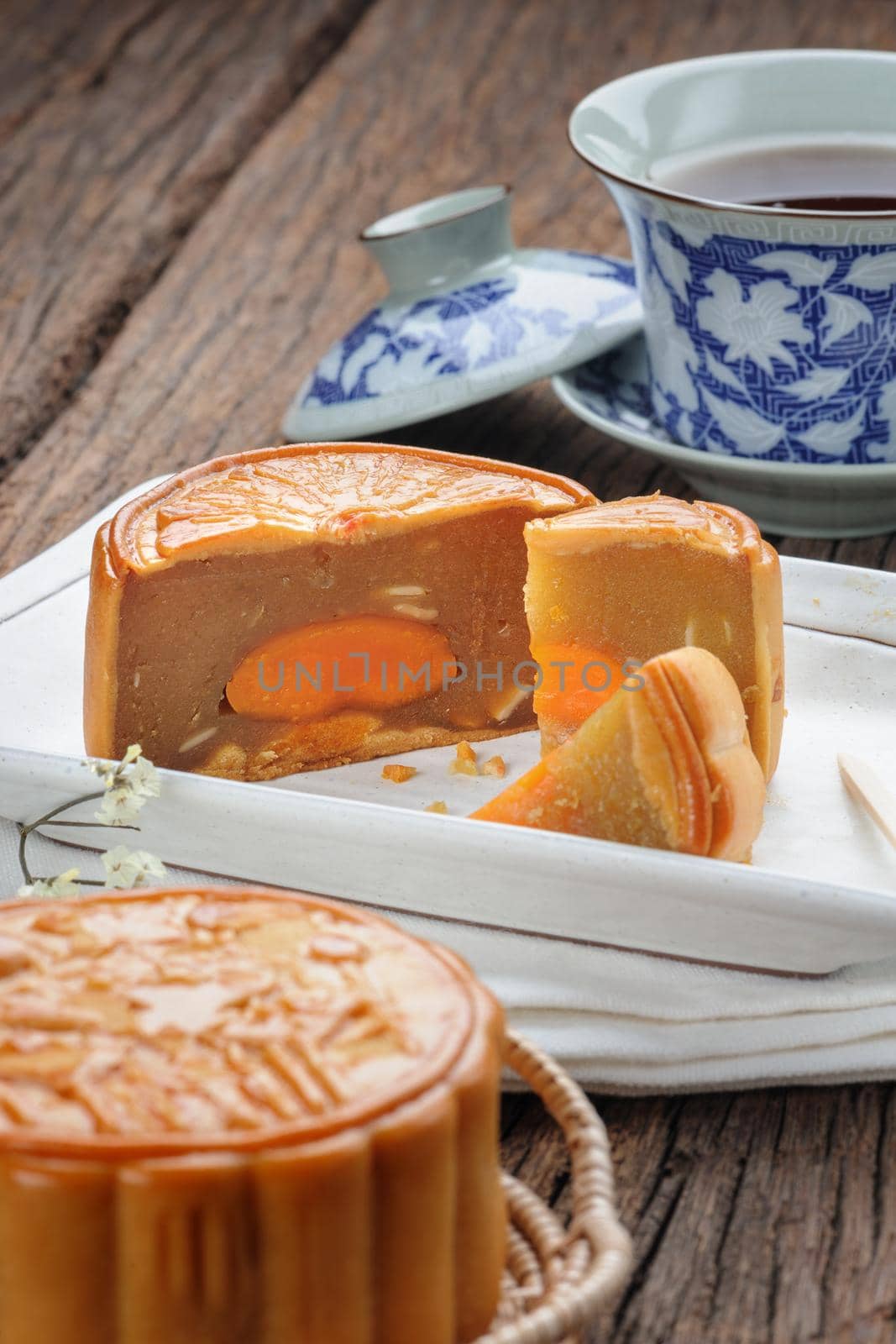 Mooncake, Chinese Mid-autumn festival dessert