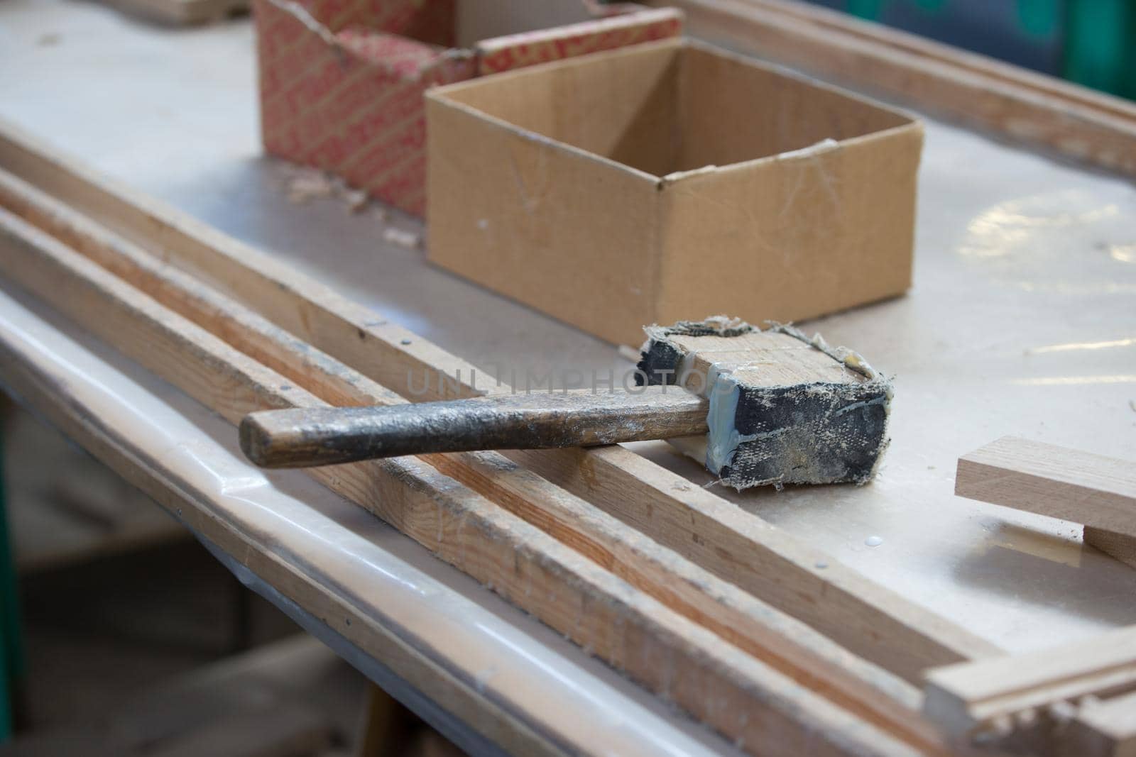 Furniture hammer