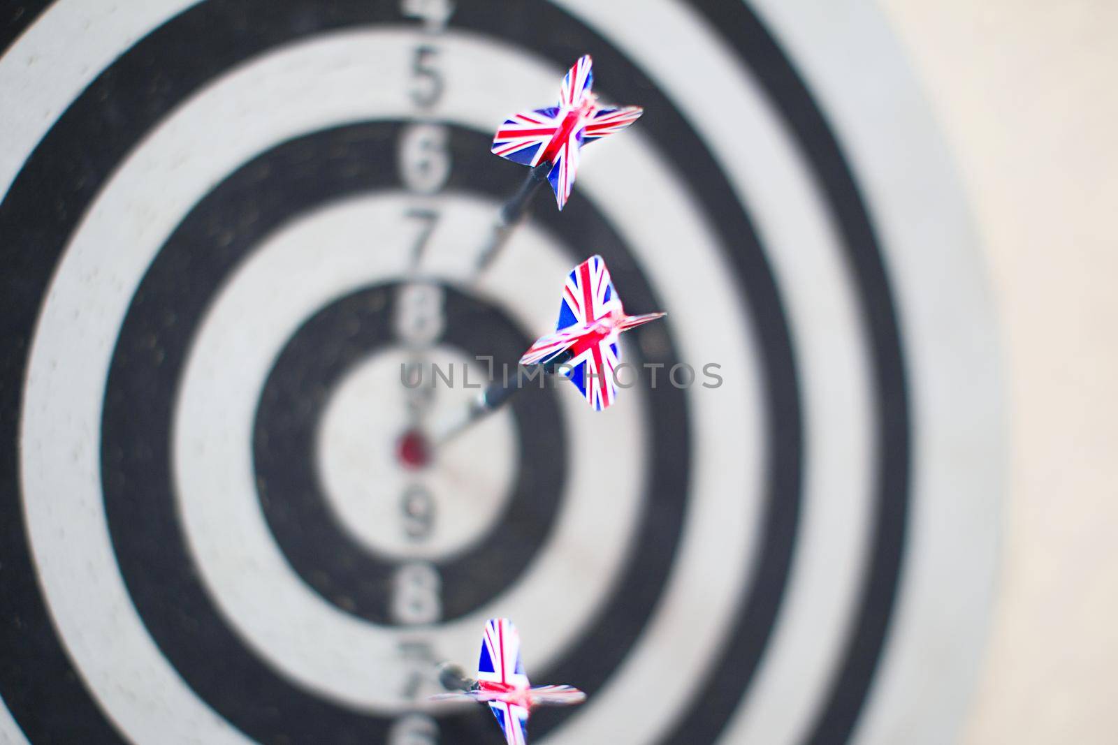 Darts game with spears in the form of the British flag