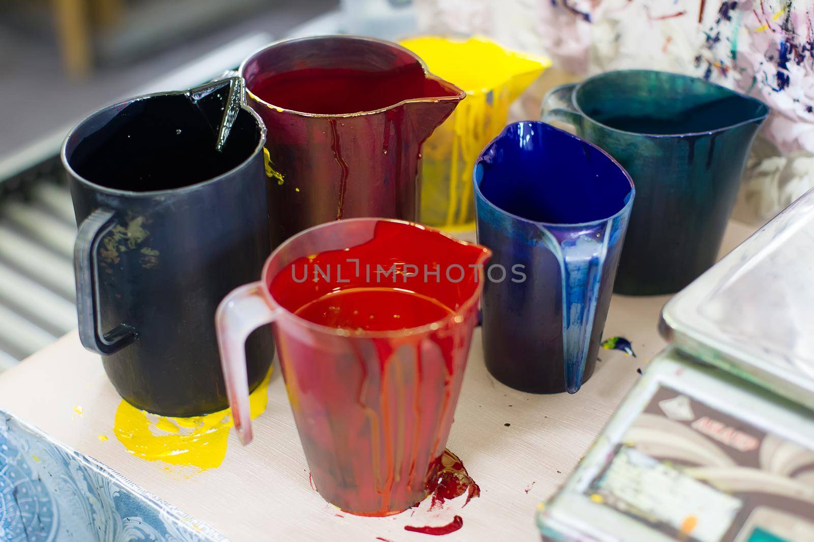 Multicolored industrial paint