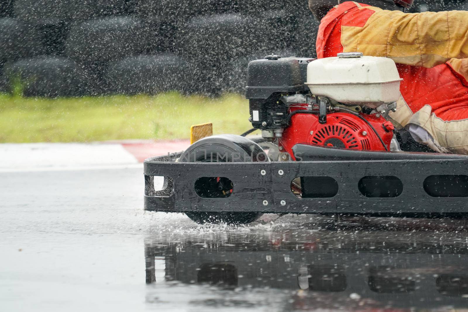 Go Kart increase speed with rain tire in race track