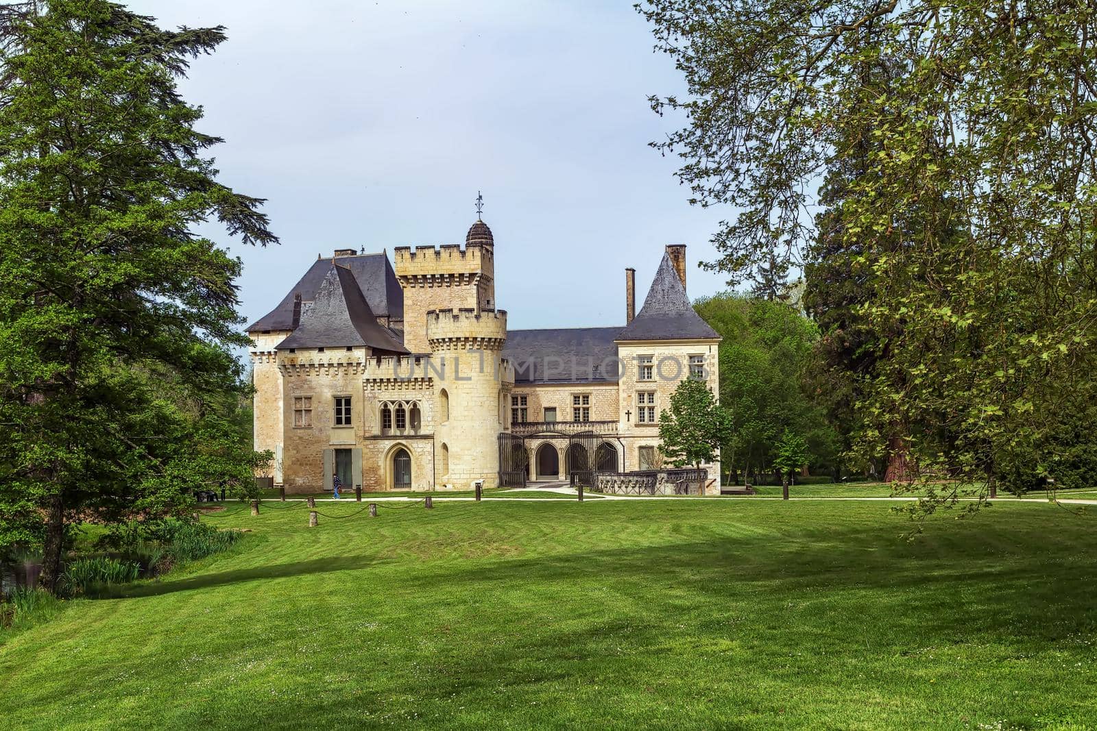 Chateau de Campagne, France by borisb17