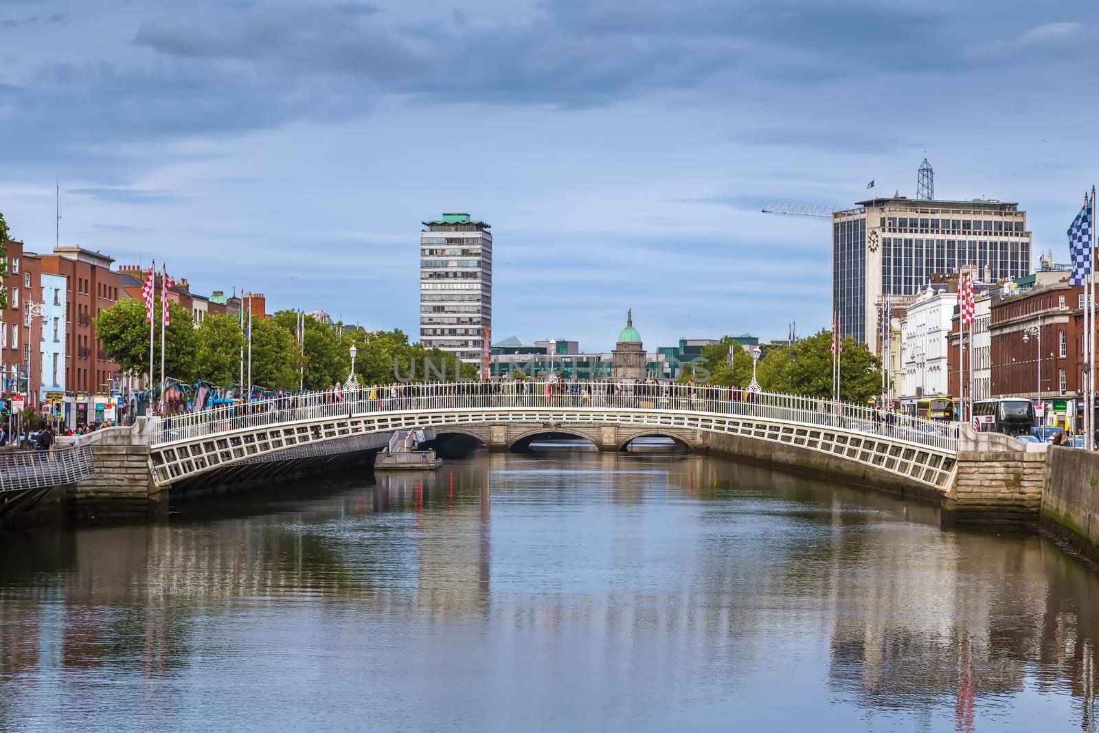 Liffey river, Dublin, Ireland by borisb17