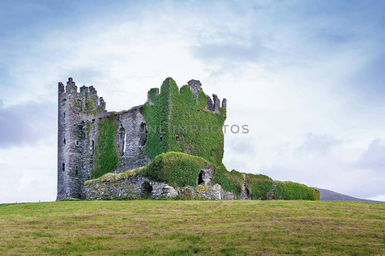 Ballycarbery Castle, Ireland by borisb17