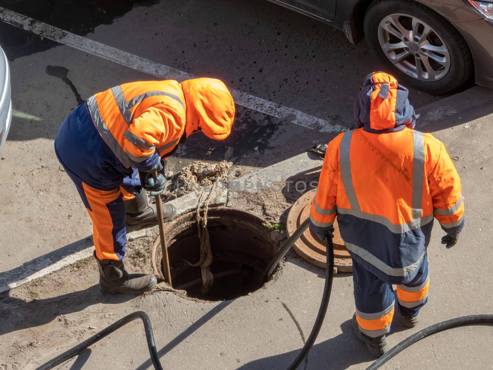 Workers over the open sewer hatch by RishadVO