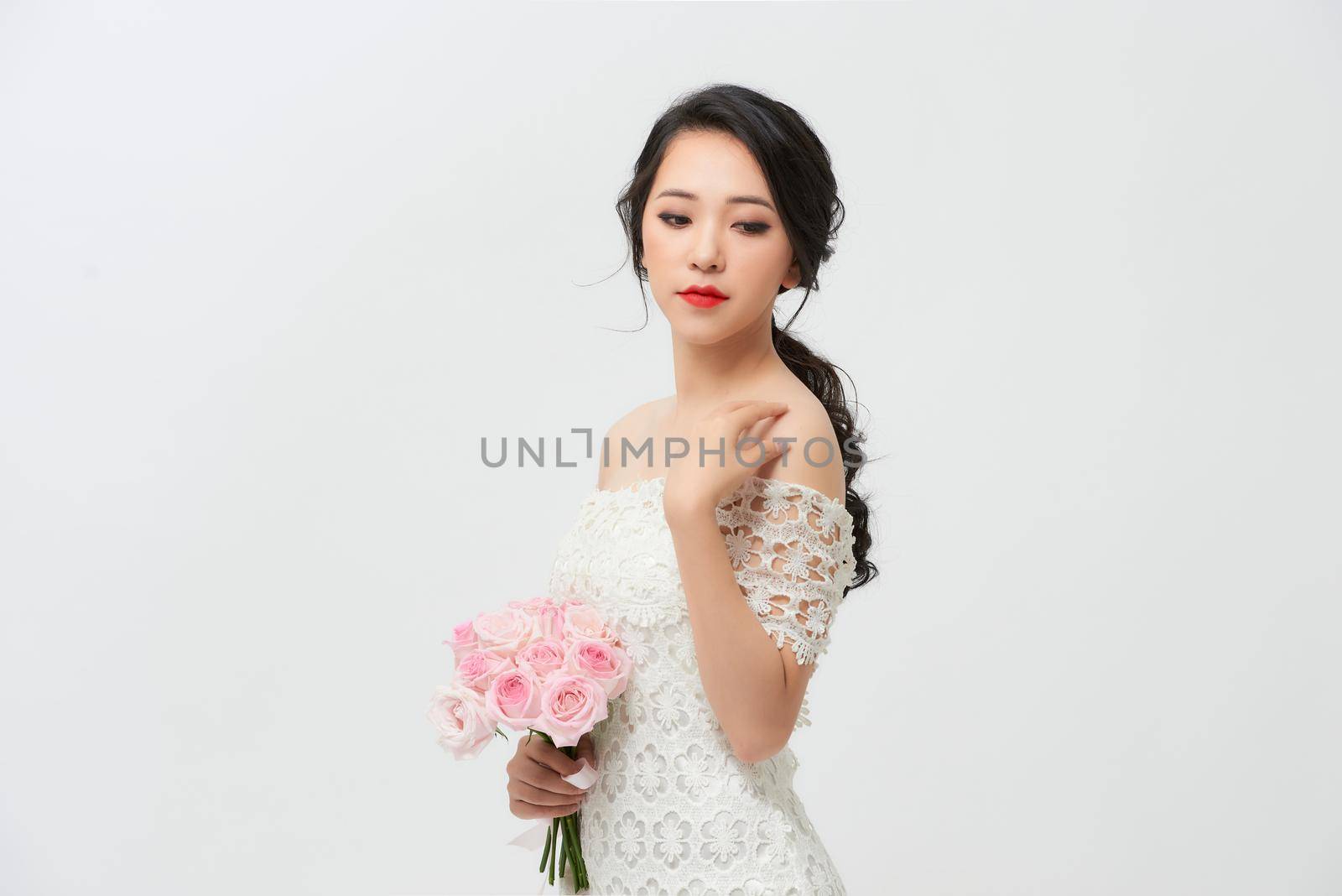 Beautiful bride perfect style.  by makidotvn