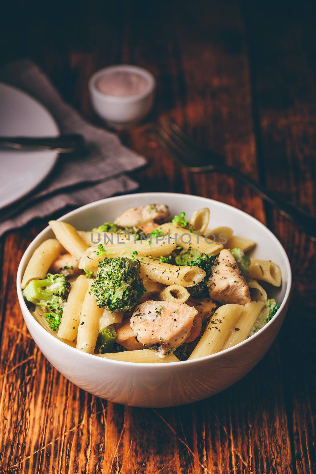 Creamy whole wheat pasta with chicken and broccoli