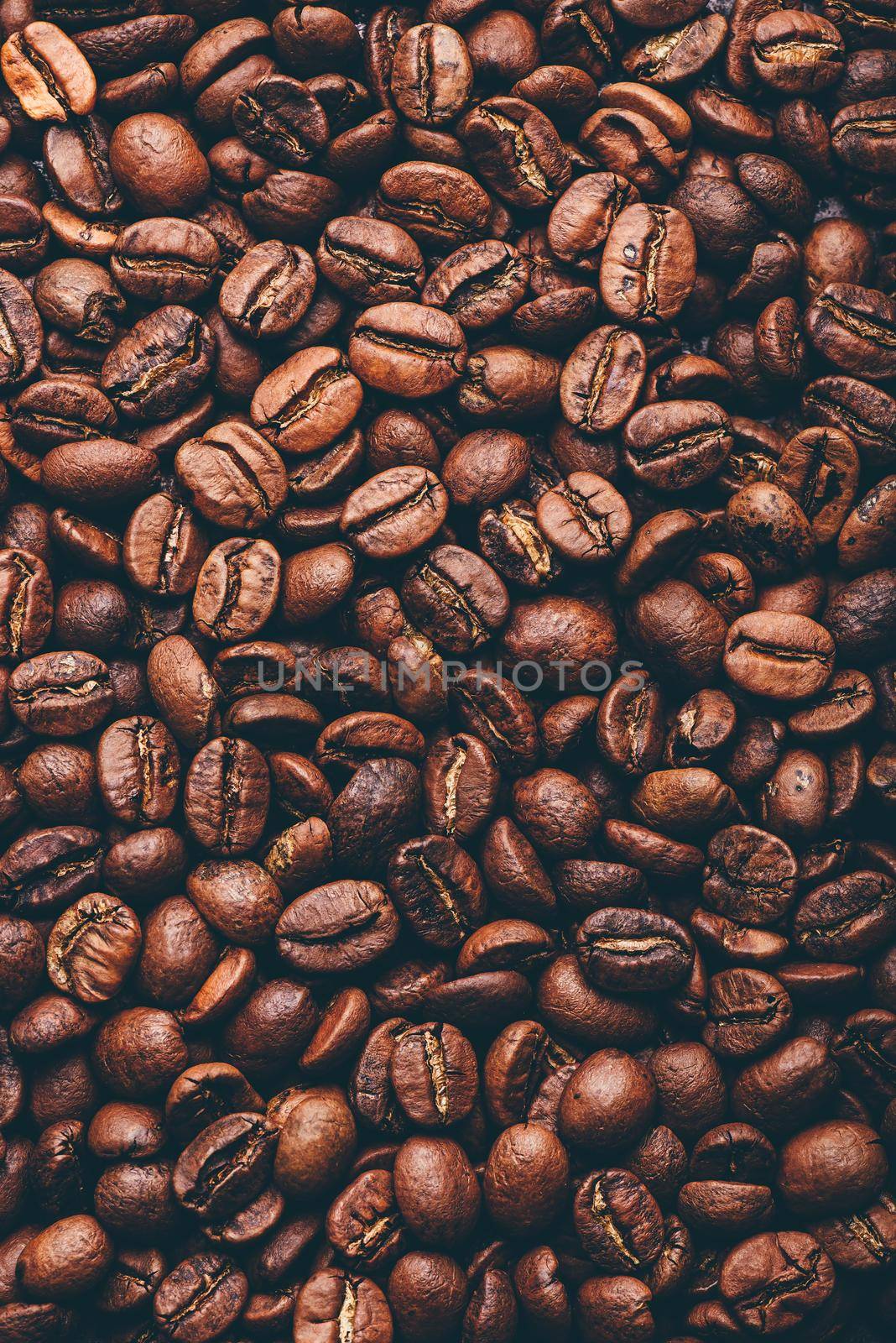 Fresh roasted coffee beans by Seva_blsv