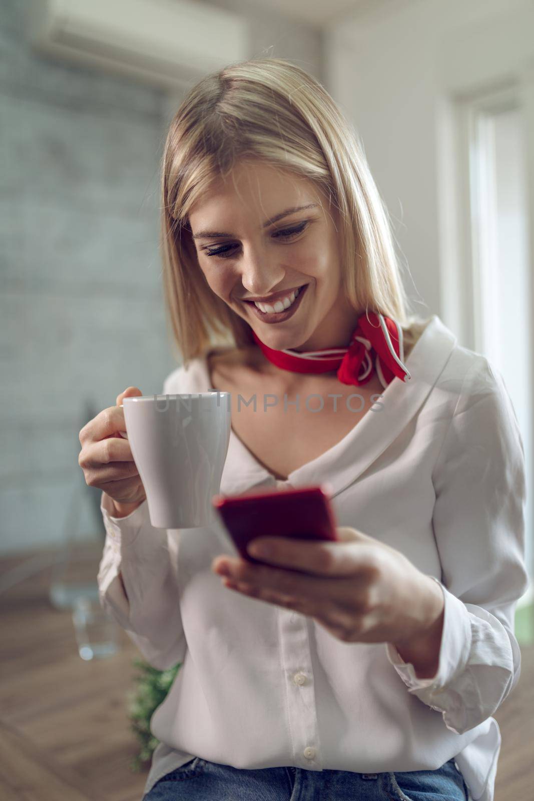 Young happiness businesswoman have a coffee break and using smart phone at the office.