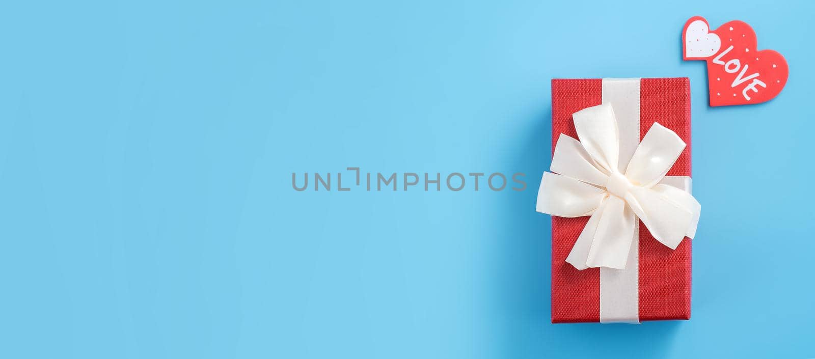 Concept of beautiful Valentine's day, anniversary, mother's day and birthday present and greetings on blue background, copyspace, topview, mockup